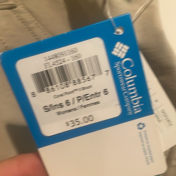 NWT Columbia hiking shorts. Size small - Picture 2 of 3